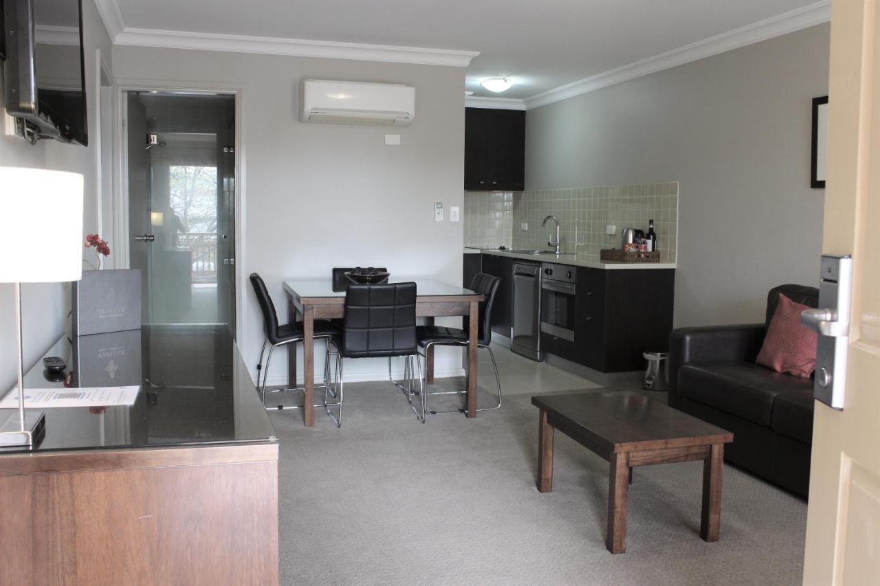 Carlyle Suites & Apartments Уогга-Уогга Экстерьер фото