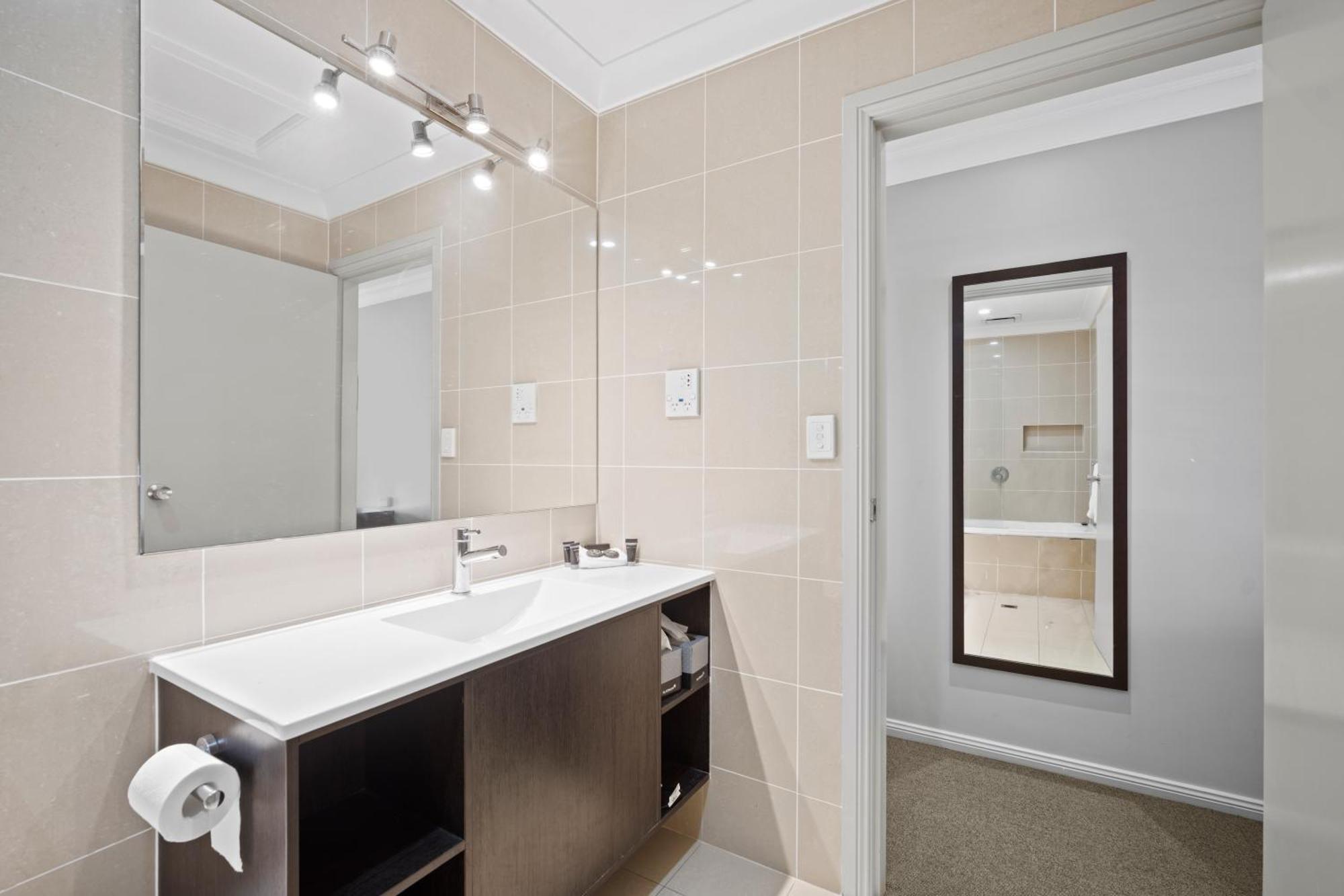 Carlyle Suites & Apartments Уогга-Уогга Экстерьер фото